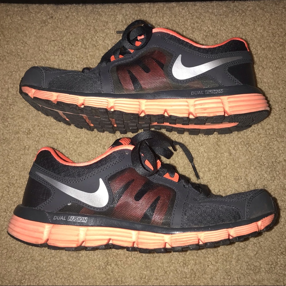 Women’s Nike size 7.5 shoes